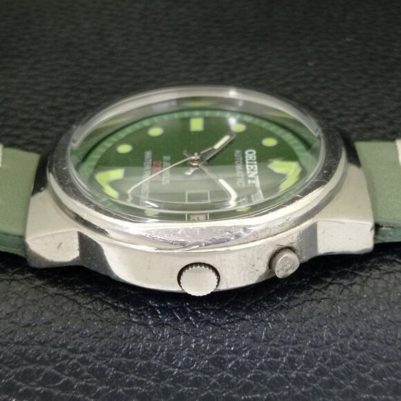 Vintage 1991 Orient Automatic Mens Silver Watch W/daydate & Green accents - Picture 5 of 10